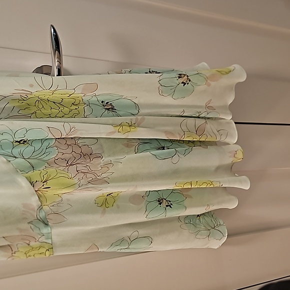 Nine West pure silk pastel green floral dress size 4 (small) - Picture 4 of 4